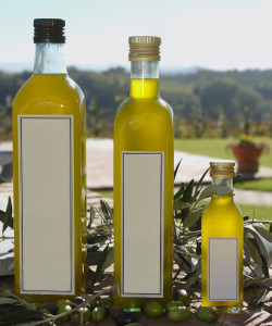 olio oliva bottiglie con etichetta bianca