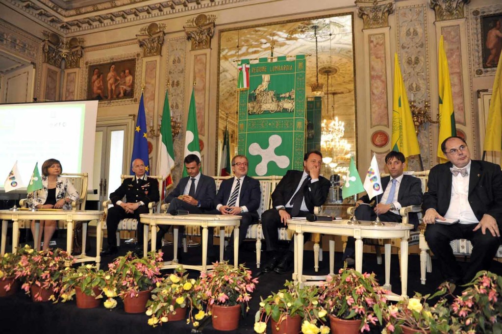 Il presidente di Regione Lombardia Roberto Maroni al convegno del 'Lombardia Expo Tour'. Alla sua sinistra, l'assessore  regionale all'Agricoltura Gianni Fava e il sottosegretario alla Presidenza con delega all'Expo  e all'internazionalizzazione delle imprese Fabrizio Sala (Foto Ln)